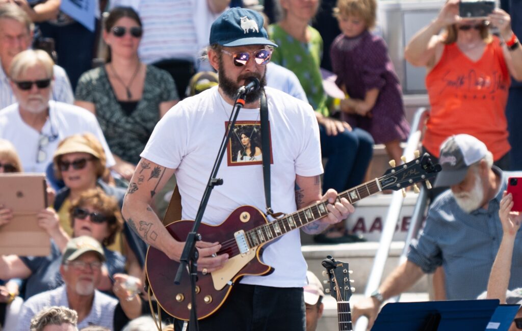 Watch Bon Iver perform at Kamala Harris’ rally in Wisconsin
