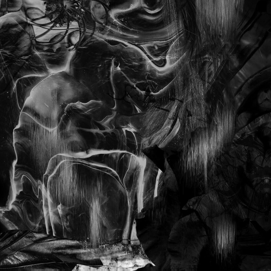 ORANSSI PAZUZU – Muuntautuja