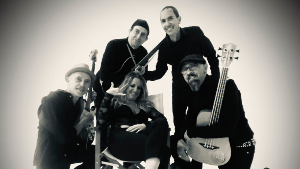 FUNCOOL: preview the video “The myth of the cave” – Rockon.it