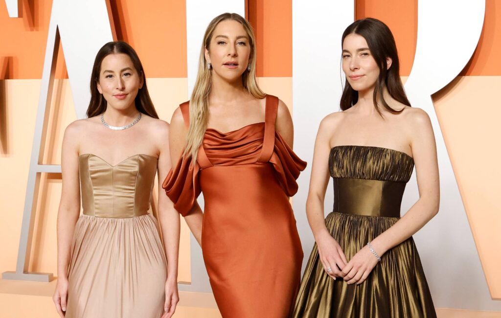 Haim announce new comeback single ‘Relationships’
