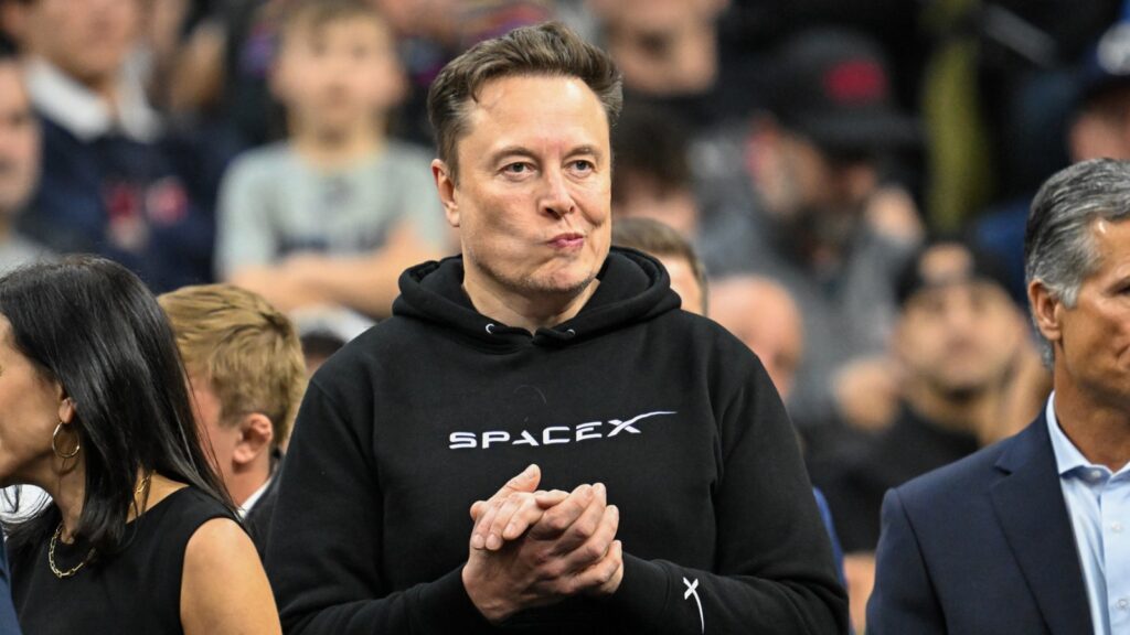 Elon Musk Pushes Back Against Joe Rogan's Anti-Vax Podcast episode