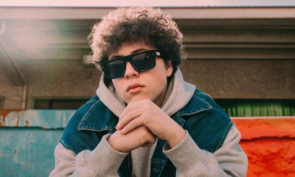 Rondine debuts with a first album full of collaborations, from Mew to Mazzariello