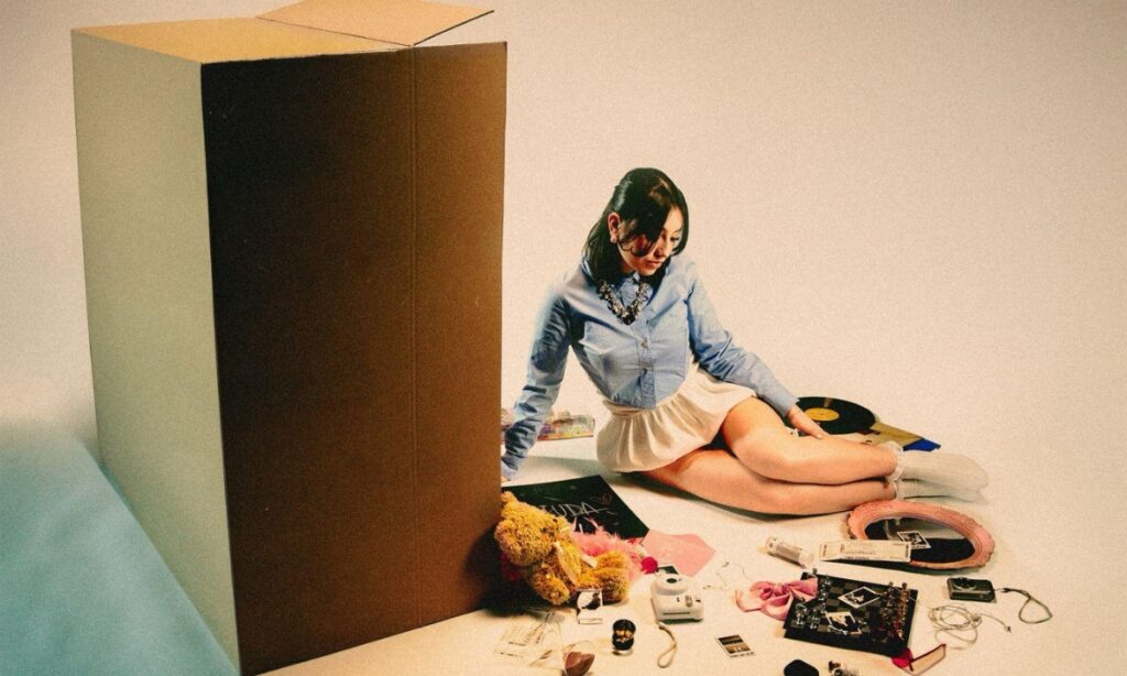 Angie returns with him we left us tomorrow. Text and meaning of the new single