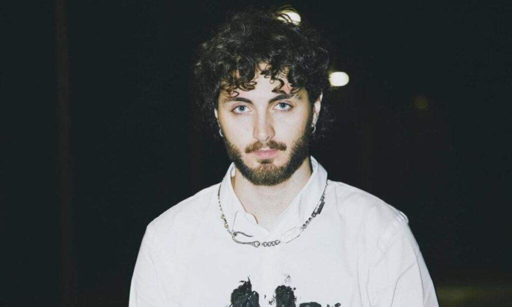 Cyrus, in the new single “thirst” love is a dangerous game