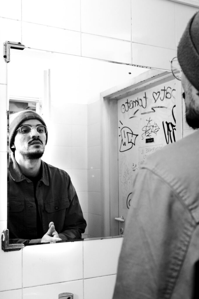 The rap passes from Varese and starts from the bottom, and it is good to remember it. Interview with Thief – Rockon.it