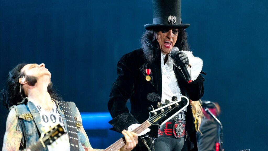 Original Lineup of Alice Cooper Returns With New Single, 'Black Mamba'