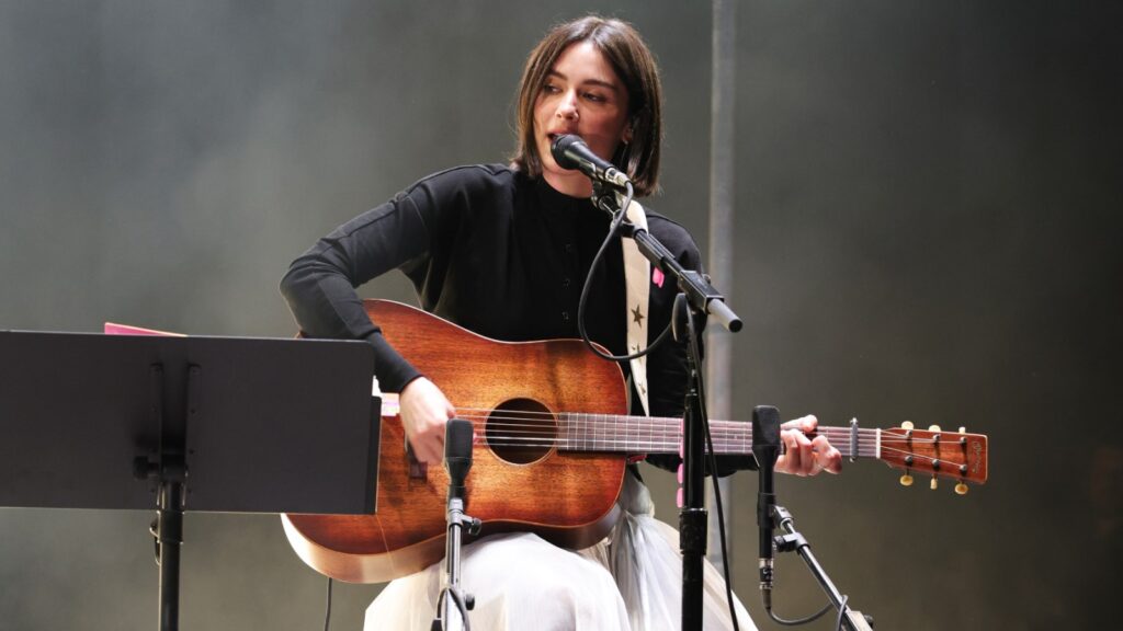 Gracie Abrams Covers Grde's 'Liability' for New Zealand Surprise Song