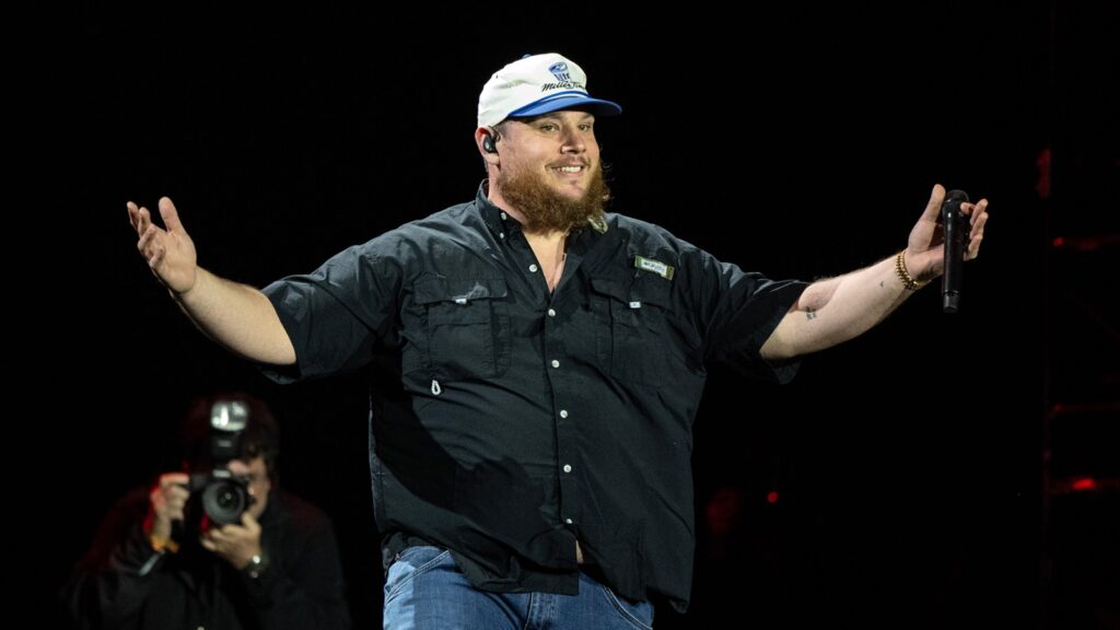 Luke Combs Performs With Garth Brooks, Backstreet Boys at Stagecoach