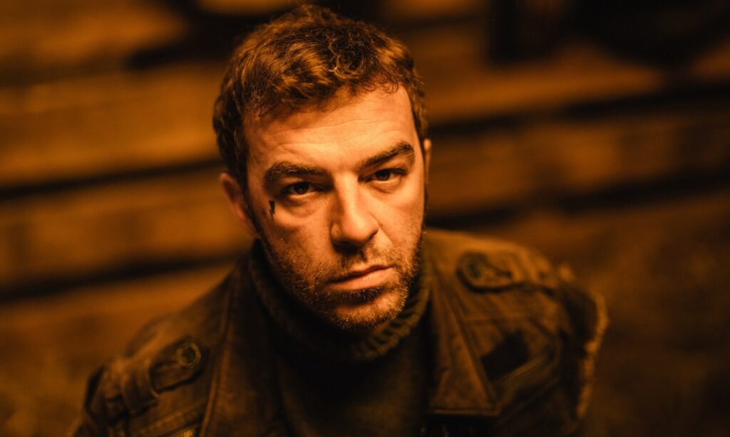 Album release date, the first extract, on fire, and tracklist