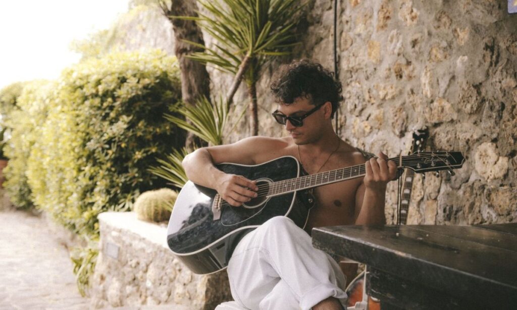 Leo Gassmann, meaning of the text of the new single “Free drink”