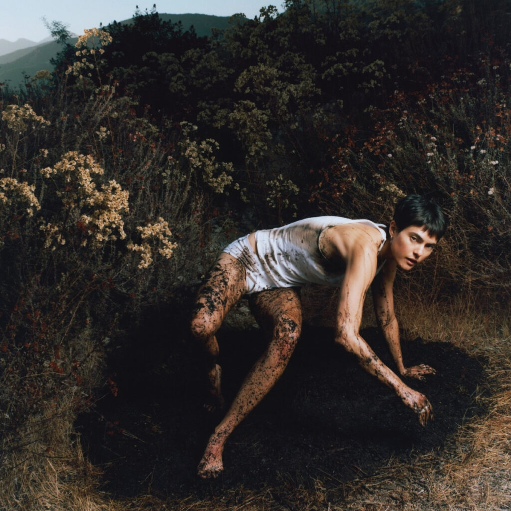 Miya Folick – Erotica Veronica: unresolved emotions and harmonious music :: Ondarock reviews