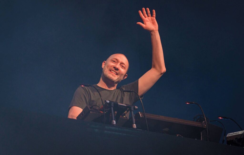 Watch fan attack DJ Paul Kalkbrenner during Elrow Town set in Madrid