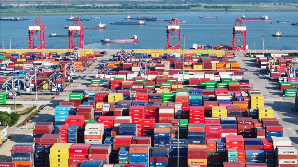Trump Gives in China Trade War, Rolls Back Tariffs
