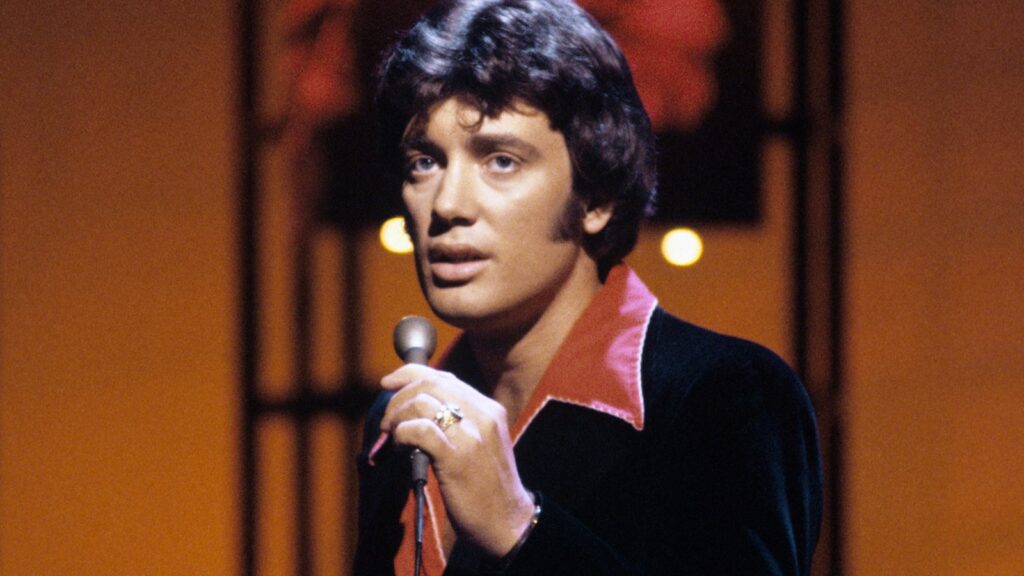 Ronnie McDowell Hospitalized, Distrarged After Slurring Words Onstage