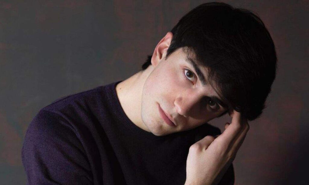 Nuela begins her new journey with “S!LV!0 B3RLUSC0N!”