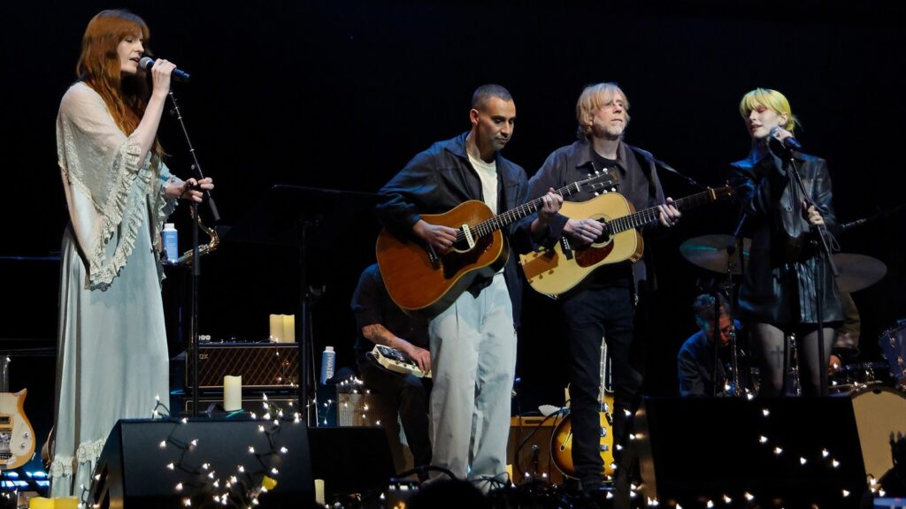 Hayley Williams, Florence Welch Cover Judee Sill at Jack Antonoff Benefit