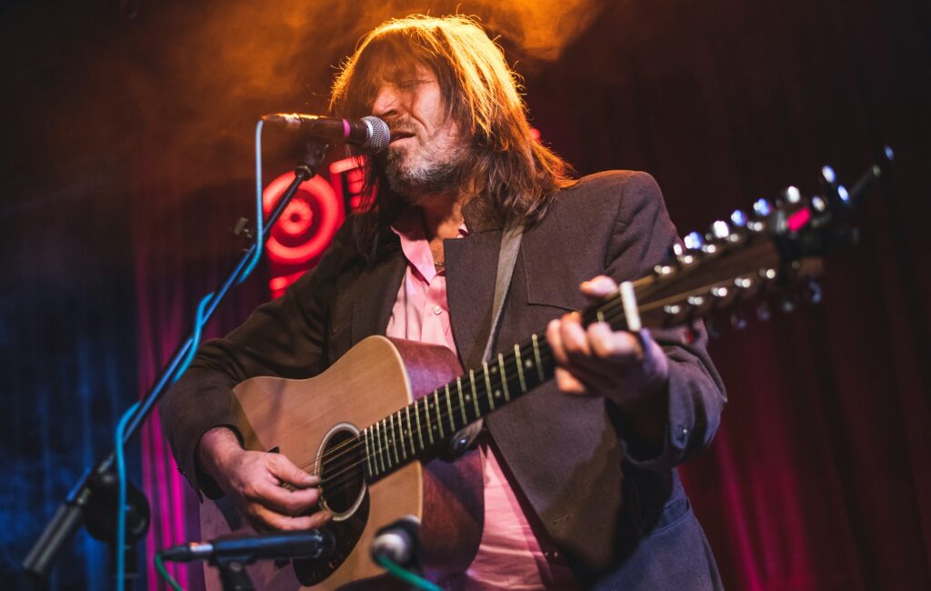 Evan Dando’s wife explains his “meltdown”, and how NPR Tiny Desk show won’t be aired as he was “out of his mind”