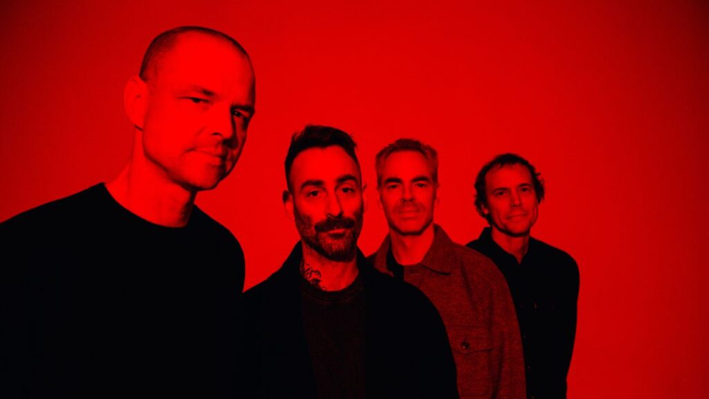 American Football Line Up Sprawling Tour