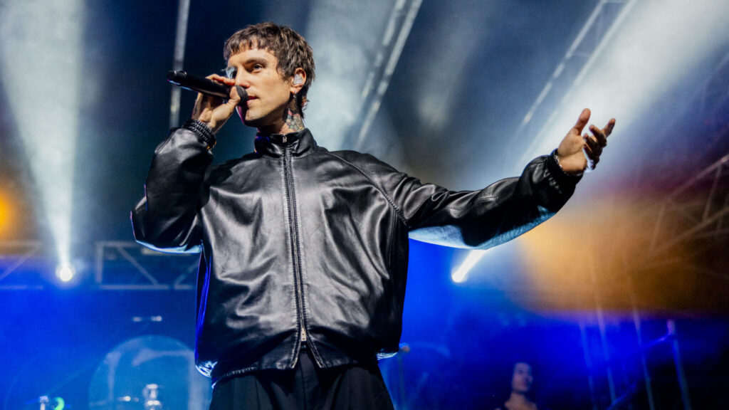 JUTES + Ally Nicholas: photos and lineup of the concert at Circolo Magnolia in Milan
