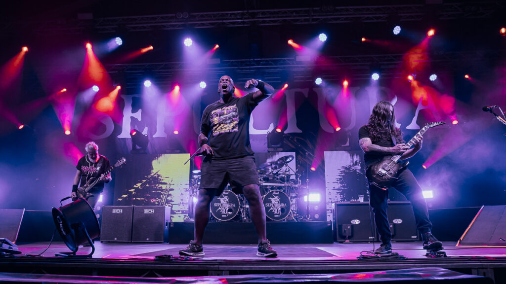 SEPULTURA + Evil Invaders + Torture Squad: photos from the concert at Circolo Magnolia in Milan