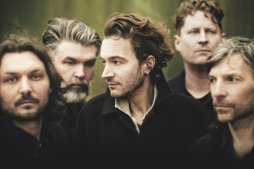 Editors: the new album “Surface, Echo & Sound” is released. Listen to the single “The Rush”