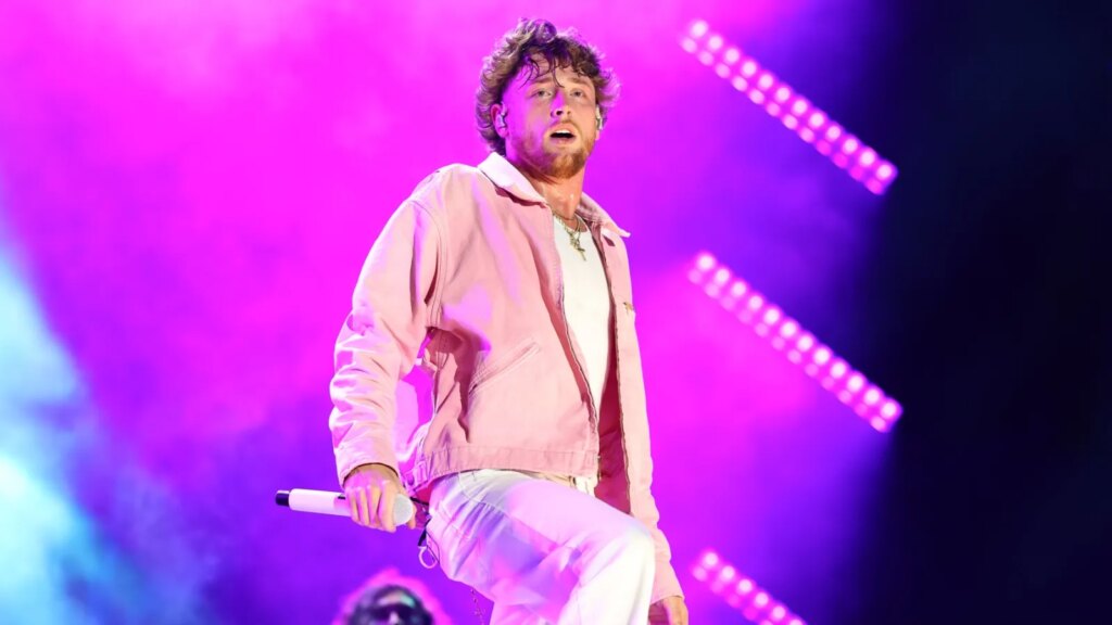 Bailey Zimmerman Speaks Out on Canceled Shows, Alleged Hotel Trashing