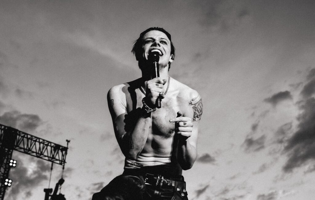 Yungblud teams up with War Child to raise money and change lives at Bludfest 2026