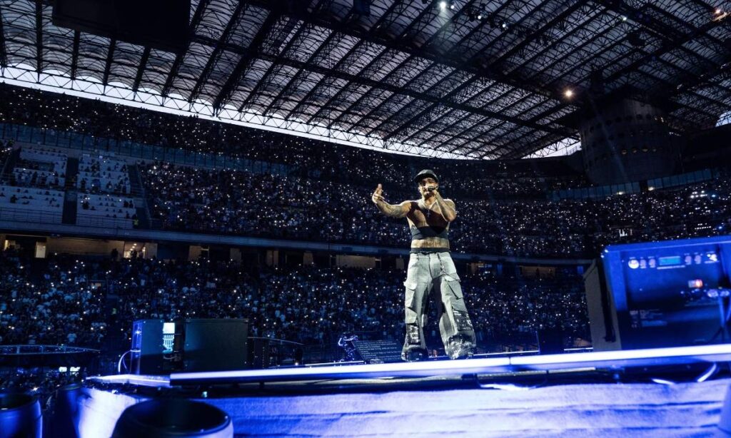 Geolier at San Siro: the story of the show and the live broadcast from Naples