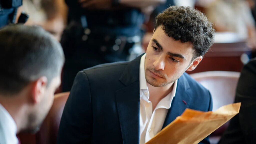 Luigi Mangione Using ‘Psychiatric Defense’ in CEO Murder Trial