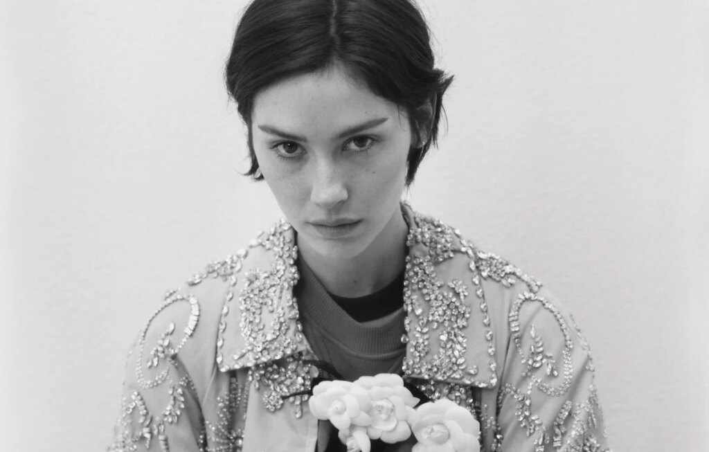 Gracie Abrams, the review of 'Daughter from Hell'