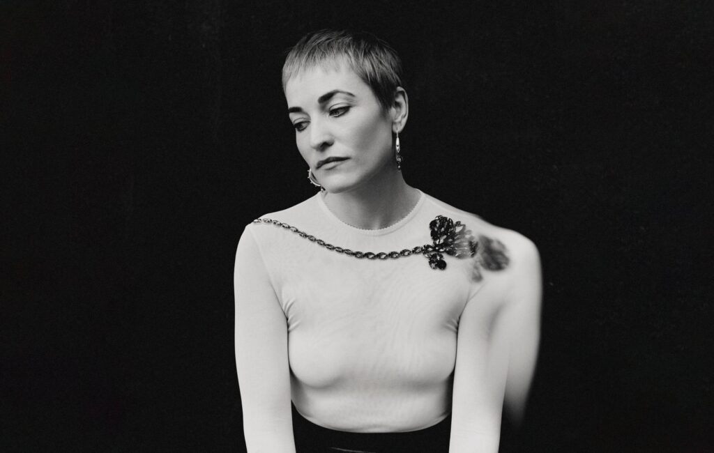Lankum’s Radie Peat weighs up “two extremes” of relationship on haunting debut solo single, ‘Still I Love Him’