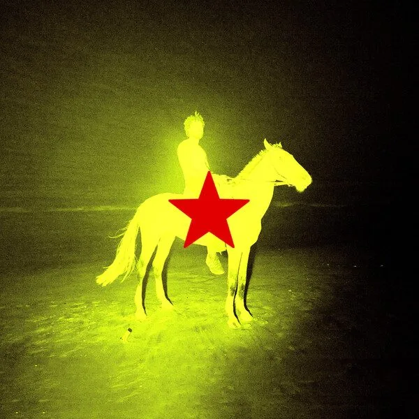 Genesis Owusu – Redstar Wu And The Worldwide Scourge: Synth-Punk Hymns To Global Rebellion :: OndaRock Reviews