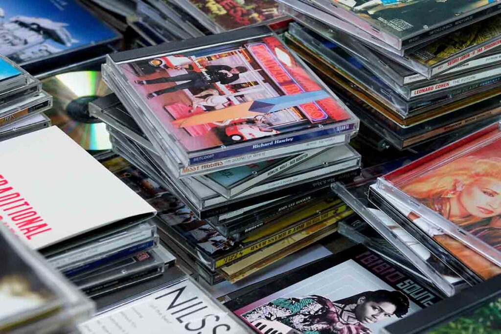 CDs to the rescue: in the USA they overtake vinyl. Streaming and K-pop drive the market. All data from Luminate