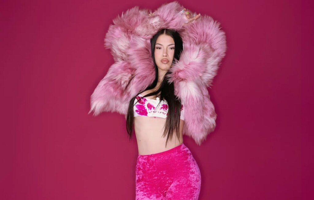 Anna: «My music, a bubble of positive energy»