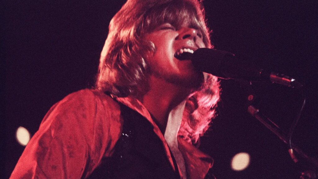 Chicago ’25 or 6 to 4′: Watch Every Singer of the Band’s Version