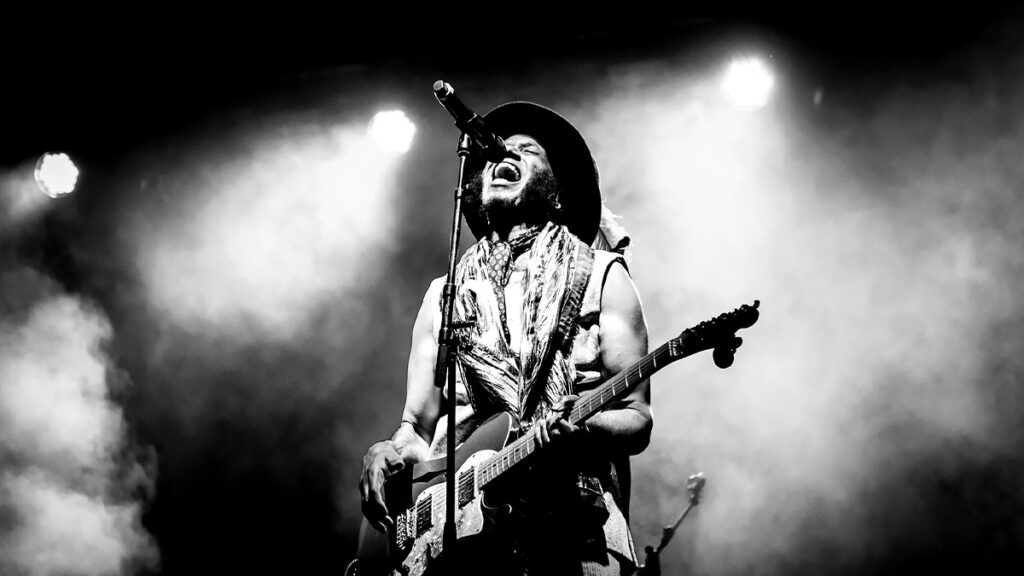 Intervista a FANTASTIC NEGRITO: la celebrazione della connessione nell’era dell’IA – Rockon.it