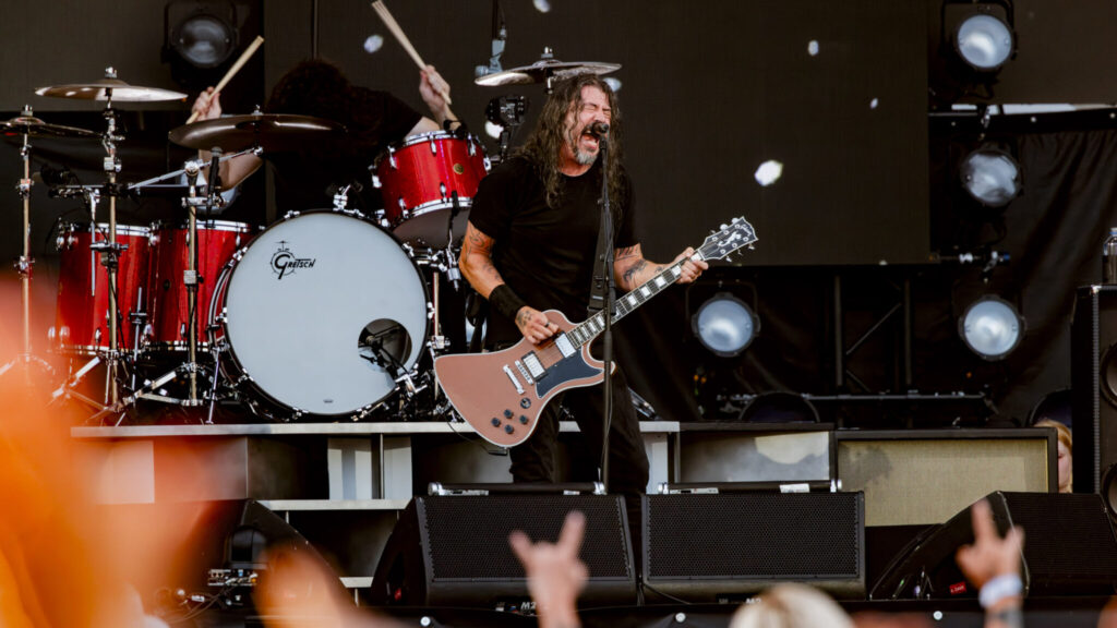 65.000 “ragazzi tutti pazzi”: il ritorno dei FOO FIGHTERS agli I-Days è una festa lunga trent’anni – Rockon.it