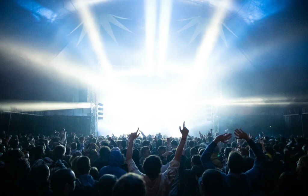 Gli italiani non vogliono solo concerti, ma grandi eventi… costi quel che costi