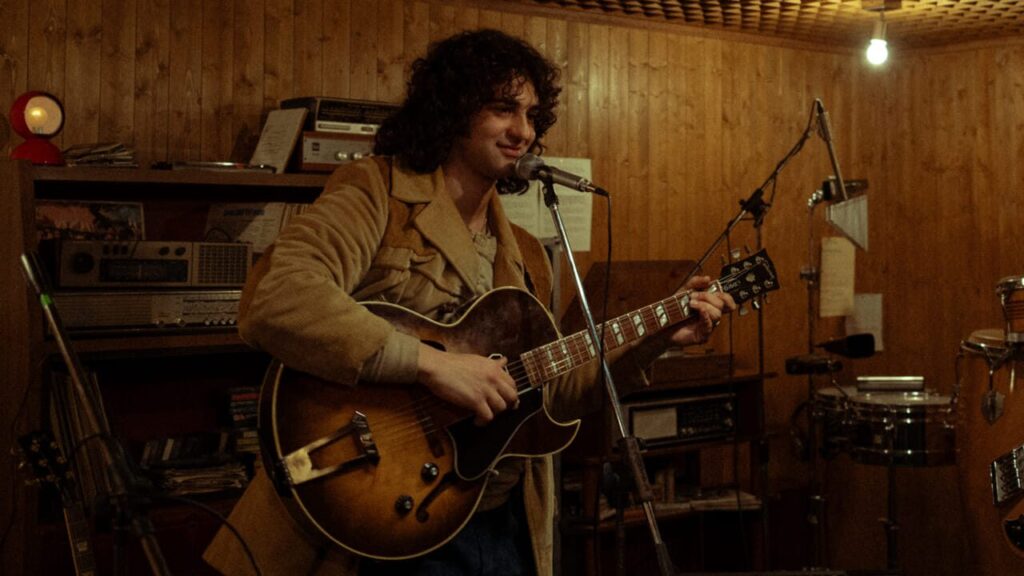 Pino Daniele: watch the trailer for “Je so' Crazy”, the biopic with Massimiliano Caiazzo in the role of the Neapolitan singer-songwriter