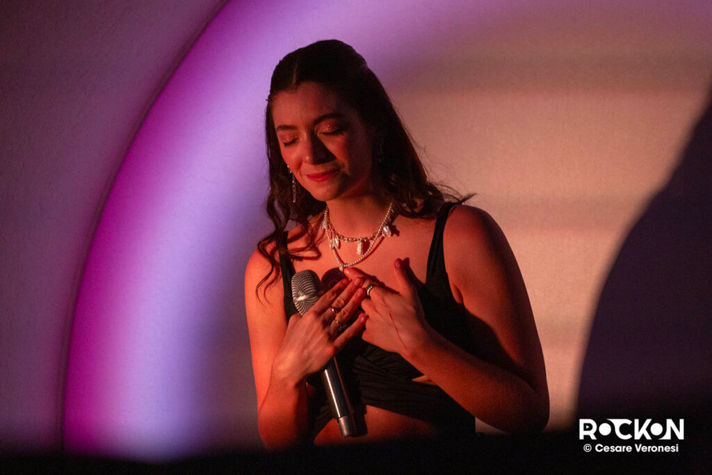 LORDE's love for unadorned, essential and physical pop – Rockon.it