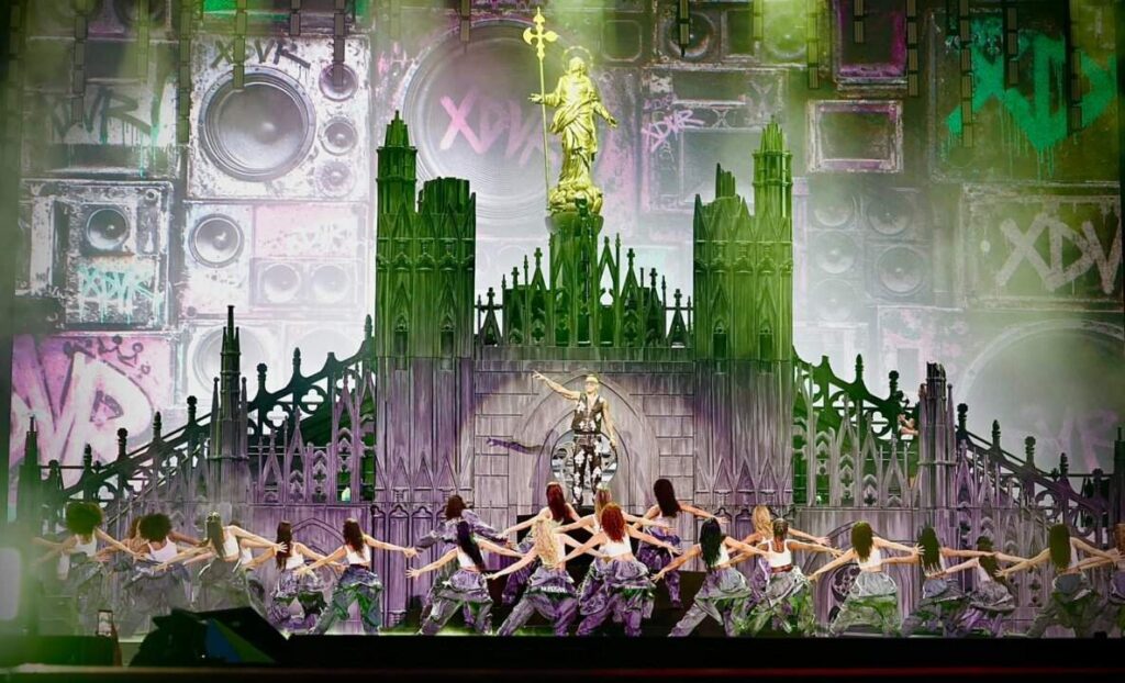 Sfera Ebbasta at San Siro: the Madonnina dominates the $€LEBRATION show