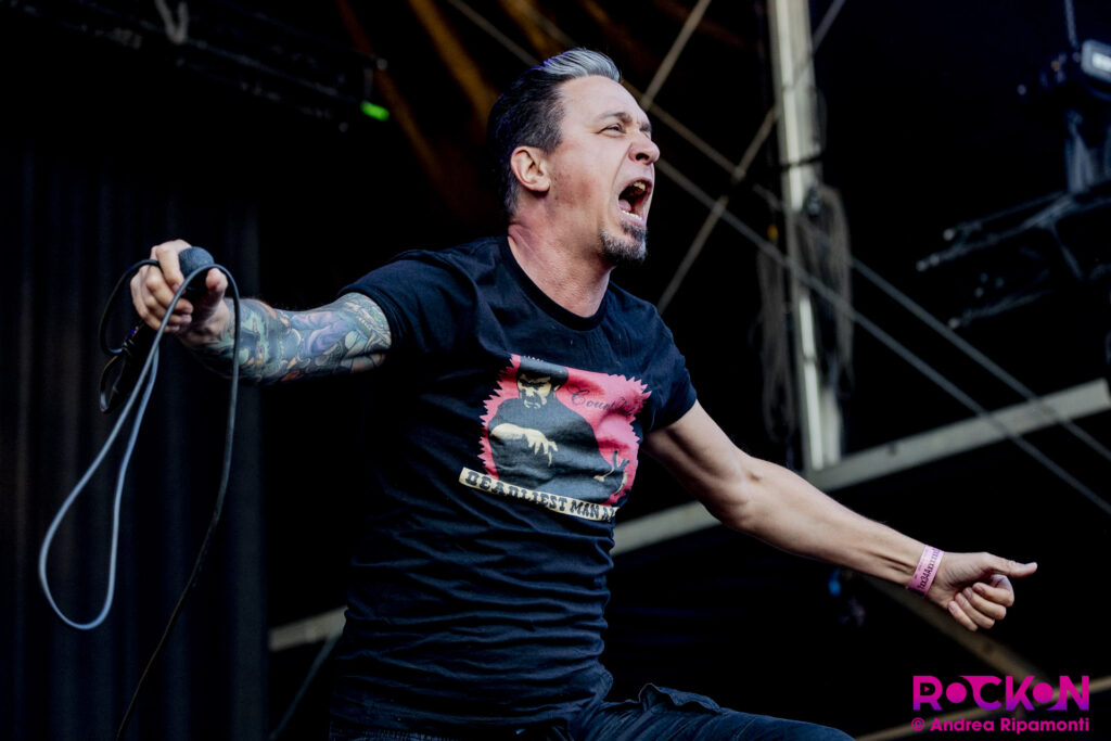 Goodbye to Lou Koller: the historic frontman of Sick Of It All passed away at 59 – Rockon.it