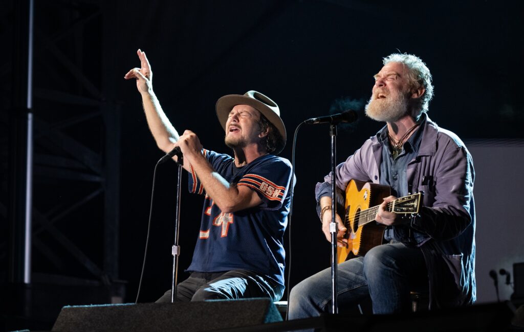 Eddie Vedder pays tribute to friend Glen Hansard by busking in his spot in Dublin city centre