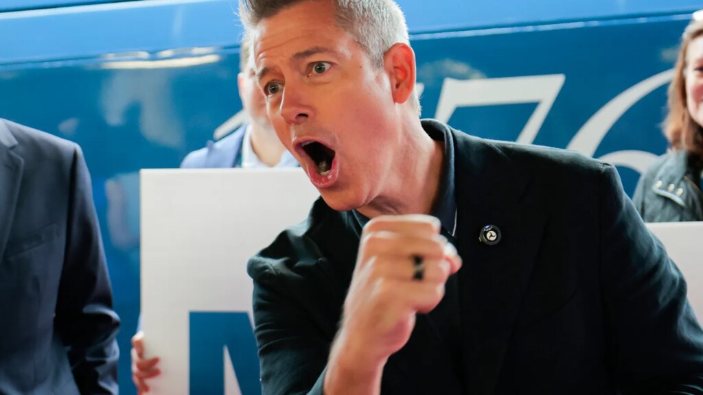 Sean Duffy’s National Vacation Is Peak MAGA Cringe