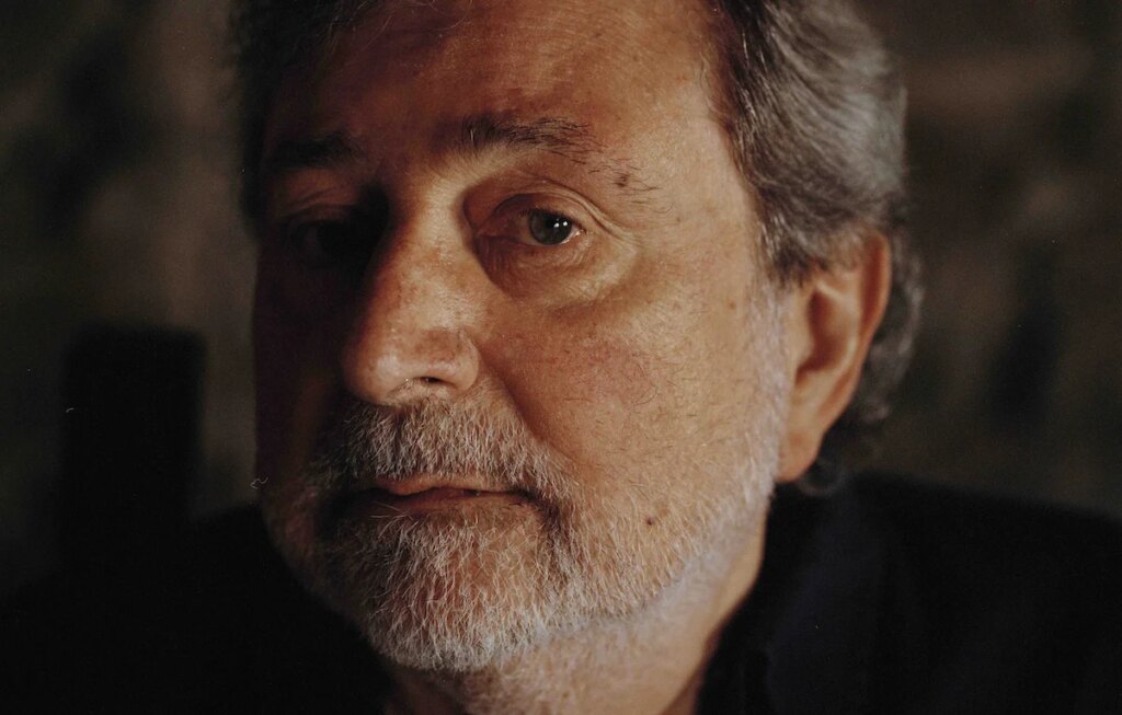 La morte di Francesco Guccini modifica la viabilità sentimentale di questo Paese