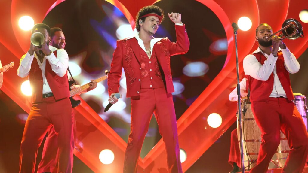 Bruno Mars Is the Greatest Showman Alive on The Romantic Tour