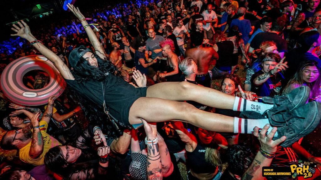 Il Paradiso esiste e fa stage diving: il reportage del PUNK ROCK HOLIDAY 2026 – Rockon.it