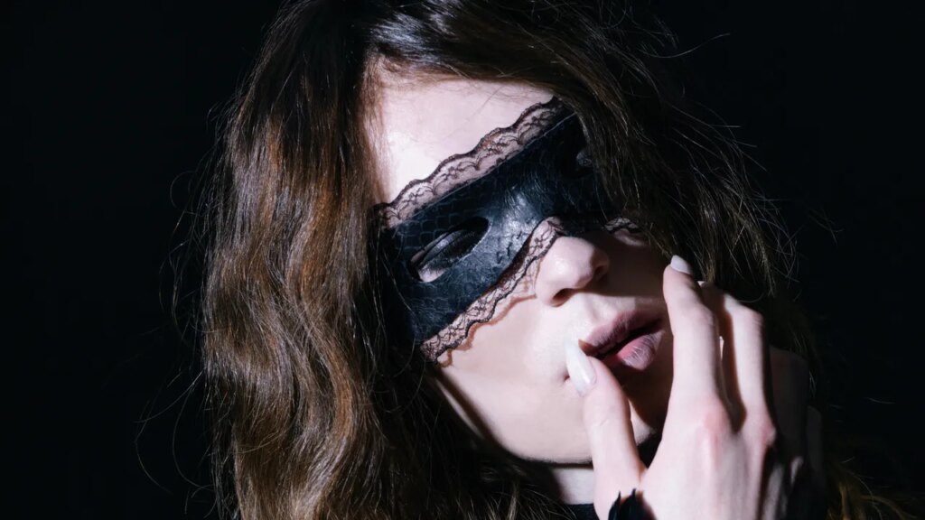2hollis Announces New Album Pirouette