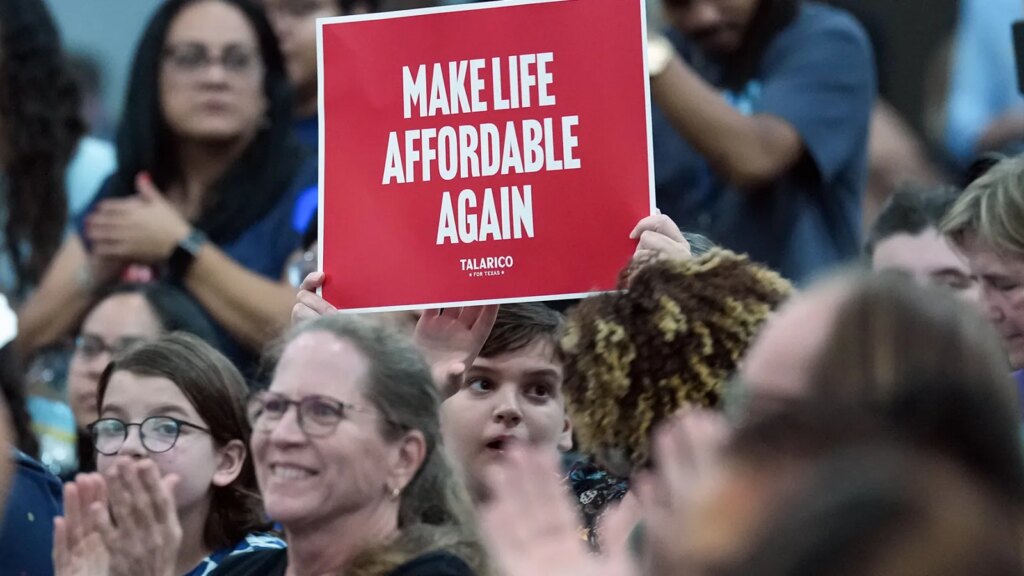 Can Democrats Turn Trump’s Unpopularity Into Midterm Blue Wave?