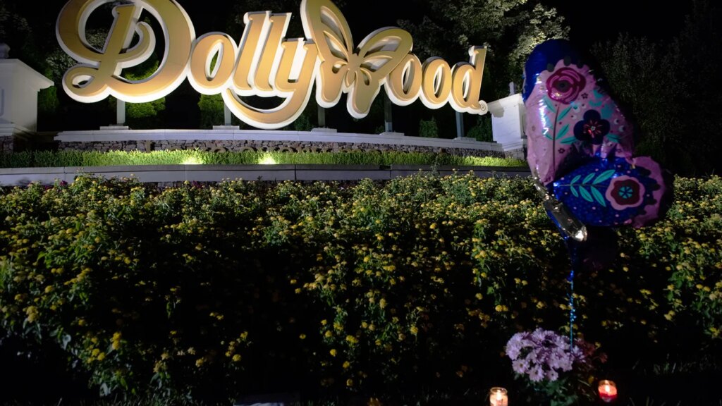 Dolly Parton to be Honored With New Dollywood Parks Exhibits